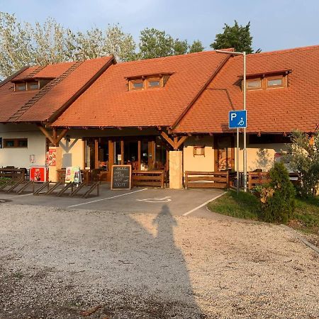 Szitakoeto Panzio Balatonfůzfő Extérieur photo