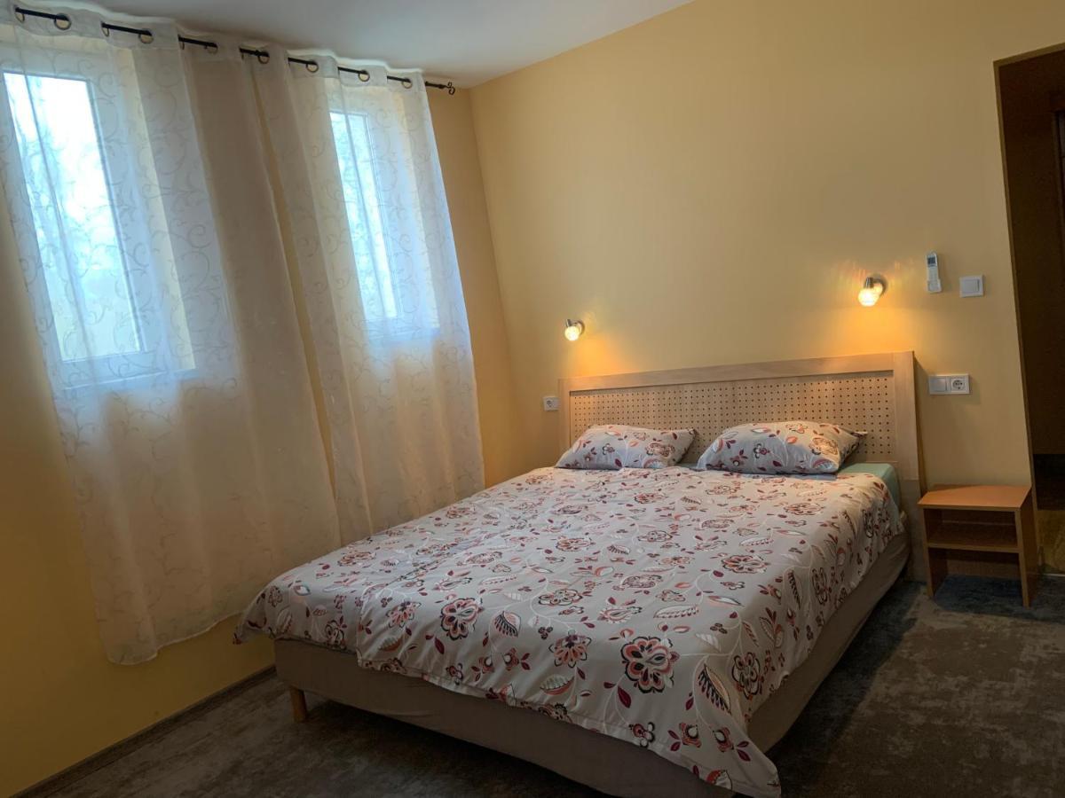 Szitakoeto Panzio Balatonfůzfő Extérieur photo