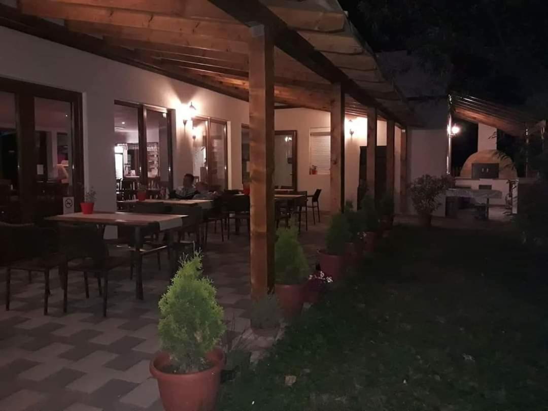 Szitakoeto Panzio Balatonfůzfő Extérieur photo